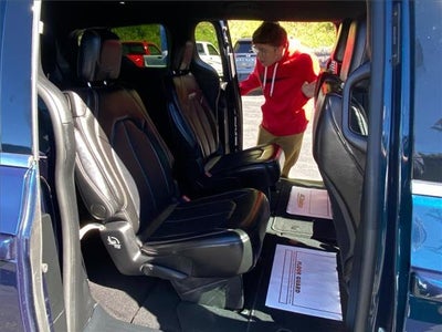 2025 Chrysler Pacifica Select