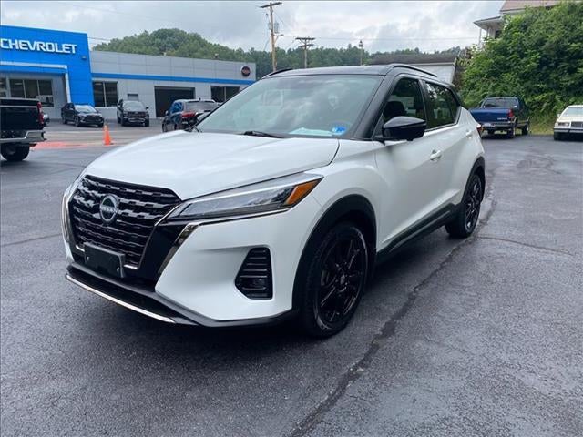 2023 Nissan Kicks SR