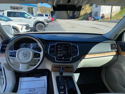 2021 Volvo XC90 Momentum