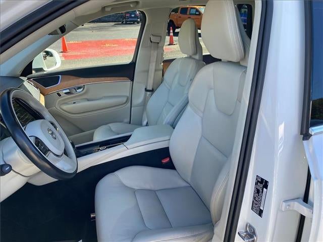 2021 Volvo XC90 Momentum